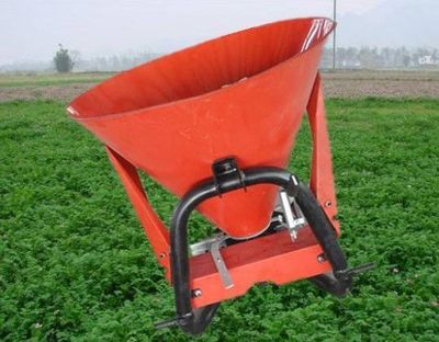 高效精准的农田施肥解决方案 禹城红日CDR400施肥撒播机详解